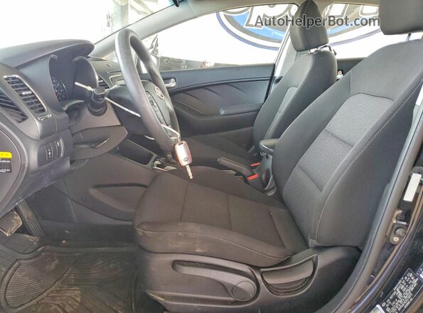 3KPFK4A76JE274075 2018 KIA FORTE Черный Вид салона спереди