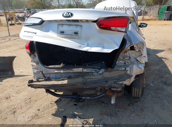 3KPFK4A79HE112421 2017 KIA FORTE Серебряный Вид спереди