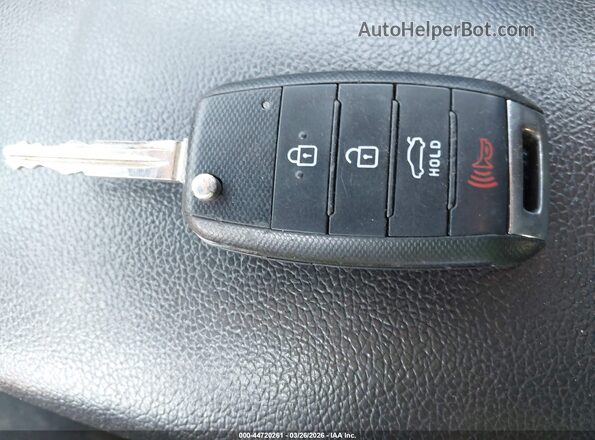 3KPFK4A79HE112421 2017 KIA FORTE Серебряный Вид панели приборов