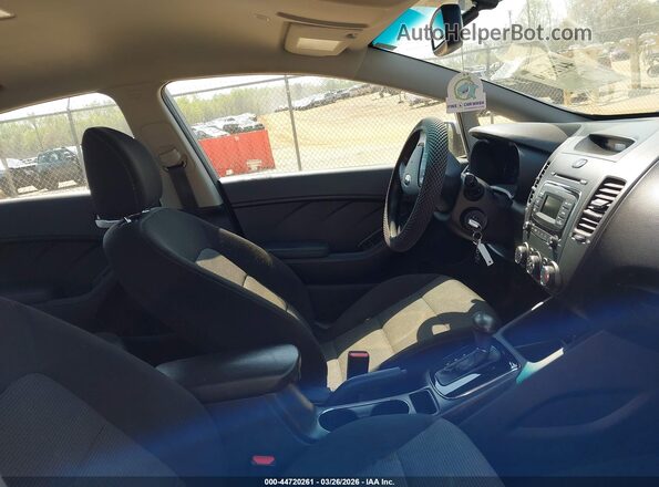 3KPFK4A79HE112421 2017 KIA FORTE Серебряный Вид салона спереди