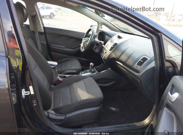 3KPFK4A79HE112581 2017 KIA FORTE Black Widok wnętrza z przodu
