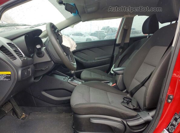 3KPFL4A73JE222013 2018 KIA FORTE Красный Вид салона спереди