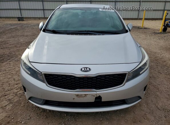 3KPFL4A75HE078135 2017 KIA FORTE Silver Widok z przodu