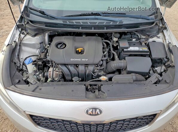 3KPFL4A75HE078135 2017 KIA FORTE Silver Widok wnętrza z tyłu