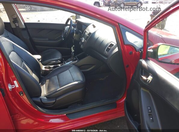 3KPFL4A85HE106282 2017 KIA FORTE Red Widok wnętrza z przodu