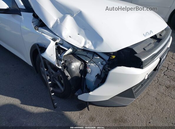 3KPFT4DE1SE160980 2025 KIA K4 White Widok z przodu