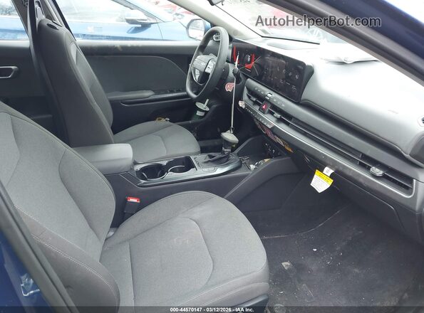 3KPFT4DE2SE184270 2025 KIA K4 Blue წინა სალონის ხედი