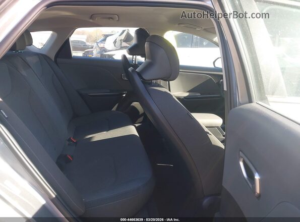 3KPFT4DE4SE139797 2025 KIA K4 Gray Vista de la etiqueta del VIN