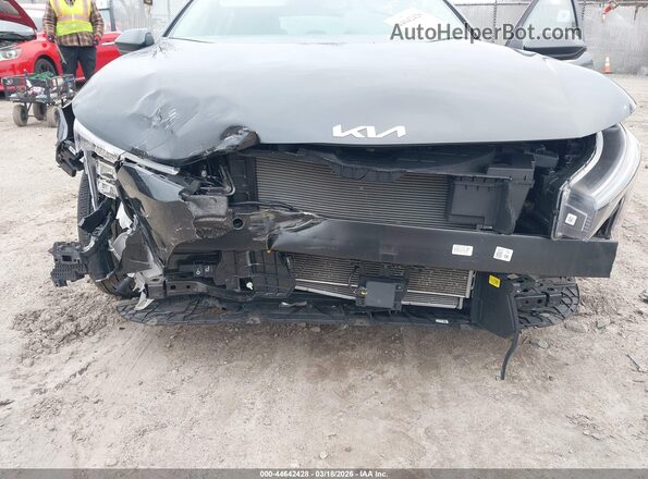 3KPFT4DE4SE220136 2025 KIA K4 Серый Вид спереди
