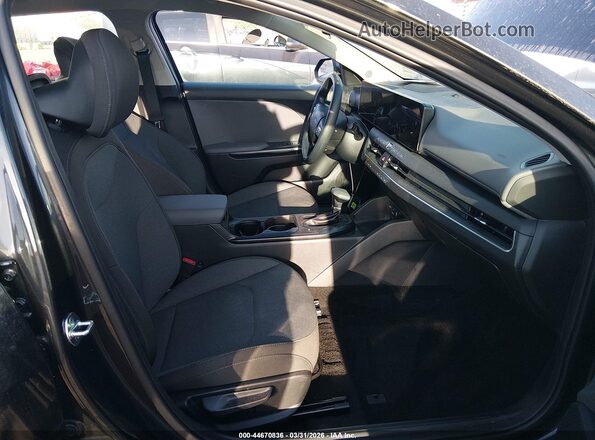 3KPFT4DE5SE233249 2025 KIA K4 Gray Front interior view