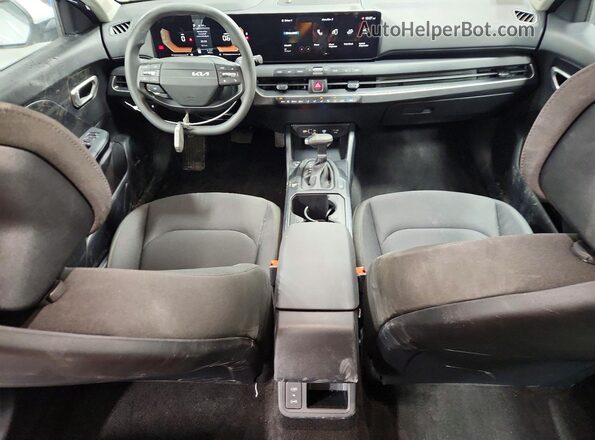 3KPFT4DE6TE255231 2026 KIA K4 White Առջևի վահանակի տեսք