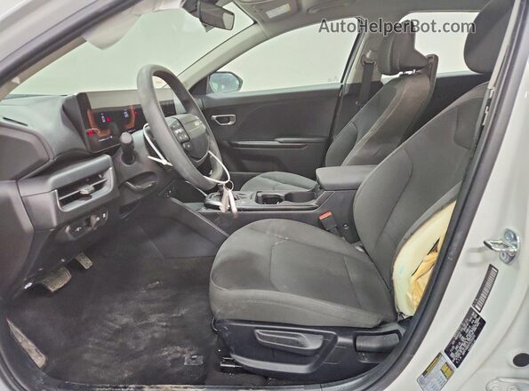 3KPFT4DE6TE255231 2026 KIA K4 White Սալոնի դիմացի տեսք