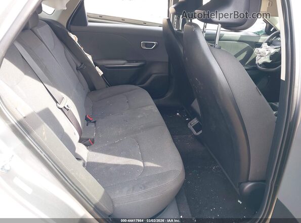 3KPFT4DE8SE038102 2025 KIA K4 Silver Widok naklejki z numerem VIN