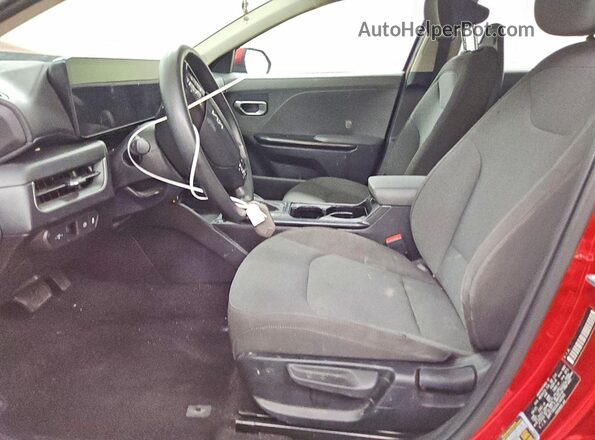 3KPFT4DE8SE144565 2025 KIA K4 Red Вид салону спереду