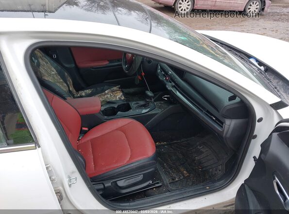 3KPFW4DC6SE167557 2025 KIA K4 White Սալոնի դիմացի տեսք