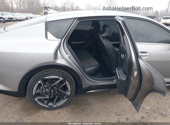 3KPFW4DE2SE047112 2025 KIA K4 Gray Vista de la etiqueta del VIN