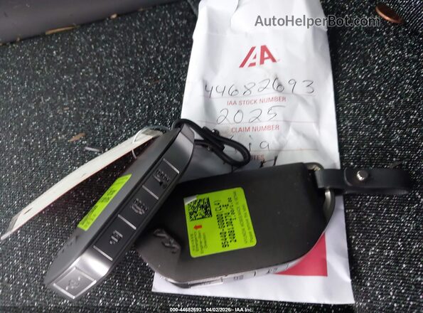 3KPFW4DE2SE047112 2025 KIA K4 Gray Vista del salpicadero