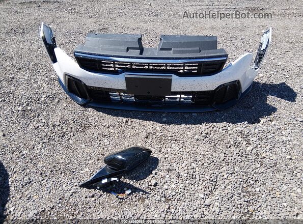 3KPFW4DE2SE122987 2025 KIA K4 White Vista del cuadro de instrumentos