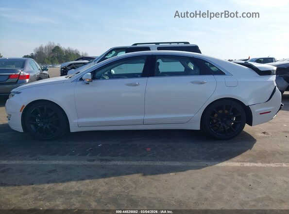 3LN6L2LU2GR606062 2016 LINCOLN MKZ HYBRID White Вид задньої частини салону