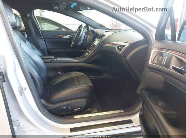 3LN6L5EC7HR605609 2017 LINCOLN MKZ Silver წინა სალონის ხედი