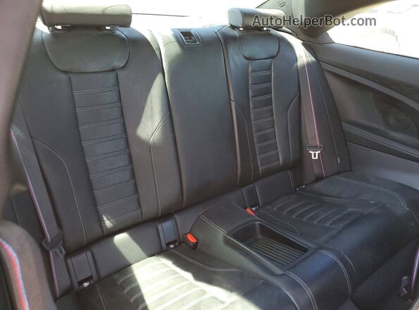 3MF13DM04R8E42079 2024 BMW M2 Blue Vista de los asientos traseros
