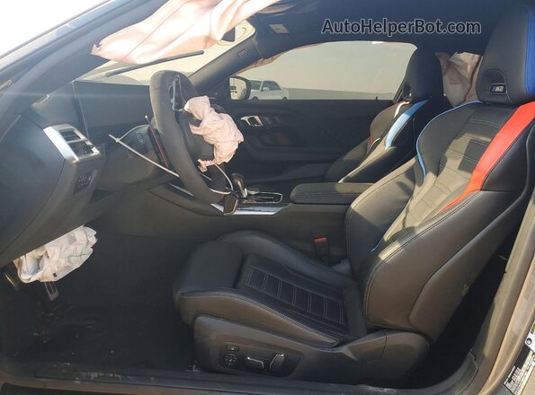 3MF23DM01S8F01681 2025 BMW M2 Gray Front interior view