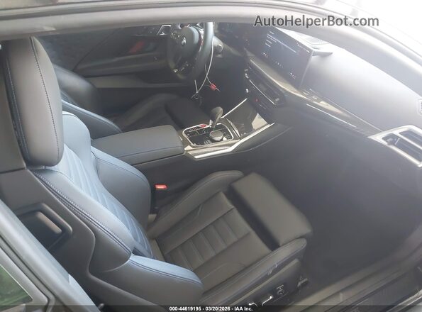 3MF23DM03S8F30244 2025 BMW M2 Black წინა სალონის ხედი