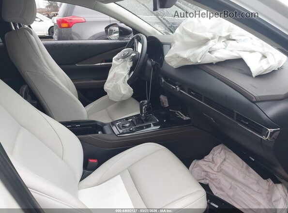 3MVDMBDY1NM435890 2022 MAZDA CX-30 Белый Вид салона спереди