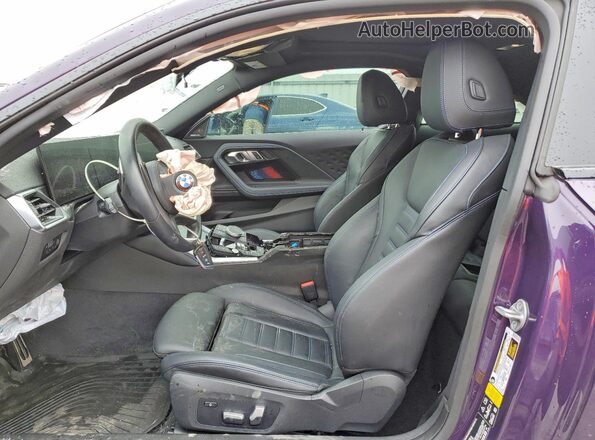 3MW53CM05P8D02602 2023 BMW M2 Purple Widok wnętrza z przodu