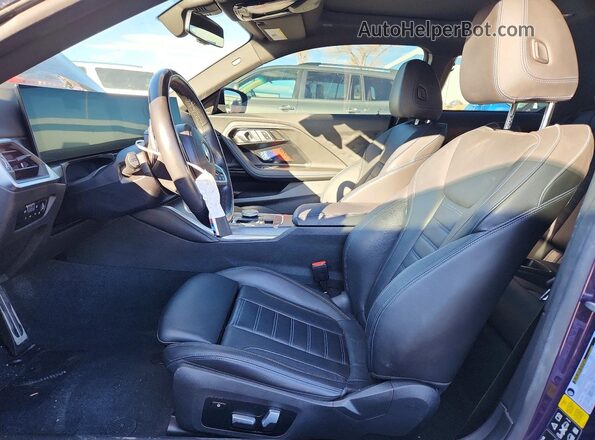 3MW53CM0XP8D23509 2023 BMW M2 Purple Widok wnętrza z przodu