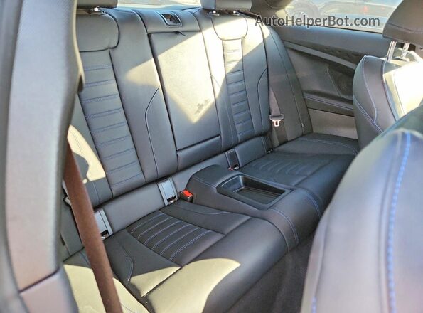 3MW53CM0XP8D23509 2023 BMW M2 Purple Widok tylnych siedzeń