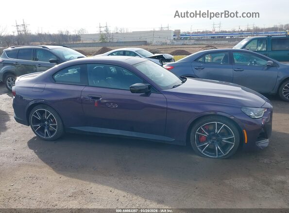 3MW53CM0XP8D70278 2023 BMW M2 Purple Vista interior trasera