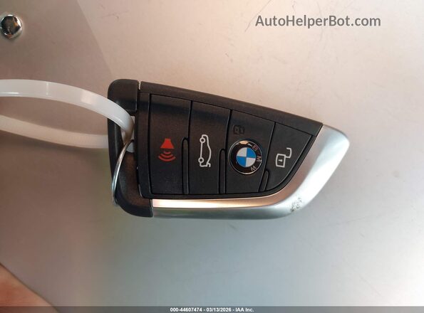3MW69CW02S8F83606 2025 BMW 3 SERIES Gray Vista del salpicadero