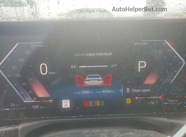 3MW69FF09R8E26652 2024 BMW 3 SERIES White ხელსაწყოთა პანელის ხედი