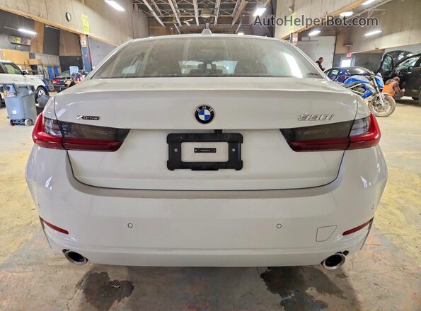 3MW89CW08T8G07661 2026 BMW 3 SERIES White Հետևի տեսք