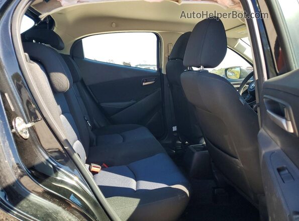 3MYDLBJV0LY708159 2020 TOYOTA LE Black Widok tylnych siedzeń
