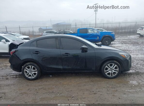 3MYDLBYV0JY316771 2018 TOYOTA YARIS IA Черный Вид задней части салона