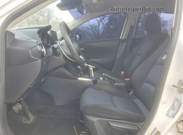 3MYDLBYV0KY513635 2019 TOYOTA LE White 