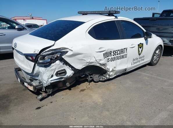 3MYDLBYV1HY166373 2017 TOYOTA YARIS IA White Задня права чверть