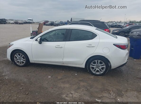 3MYDLBYV1HY195002 2017 TOYOTA YARIS IA Белый Панорамный вид салона 360°