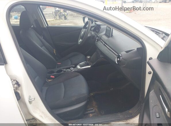 3MYDLBYV1HY195002 2017 TOYOTA YARIS IA Белый Вид салона спереди