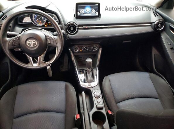 3MYDLBYV2HY175583 2017 TOYOTA YARIS White Dashboard view