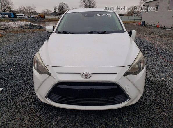 3MYDLBYV2HY175583 2017 TOYOTA YARIS White Front view