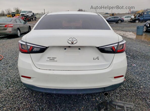 3MYDLBYV2HY175583 2017 TOYOTA YARIS White Rear view