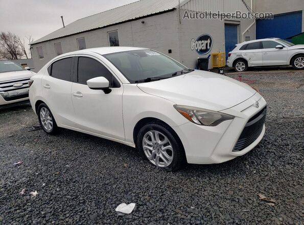 3MYDLBYV2HY175583 2017 TOYOTA YARIS White Front right