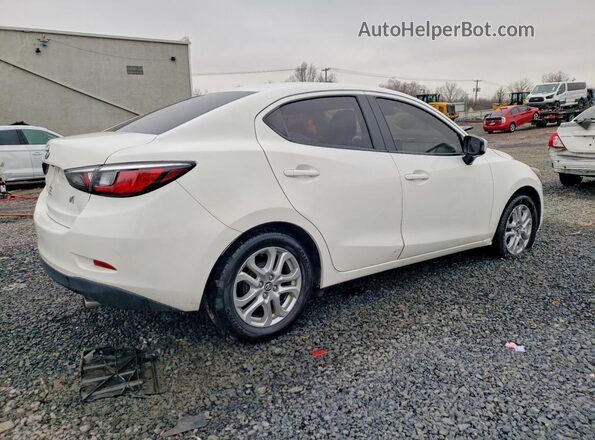 3MYDLBYV2HY175583 2017 TOYOTA YARIS White Rear right