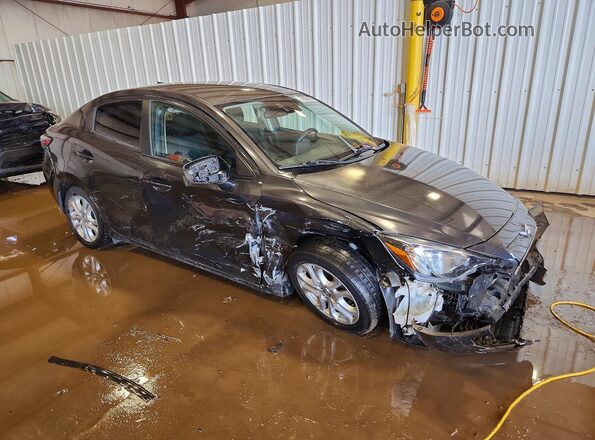 3MYDLBYV3LY708680 2020 TOYOTA YARIS Gray Front right