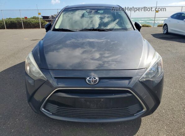 3MYDLBYV4HY155609 2017 TOYOTA YARIS Серый Вид спереди