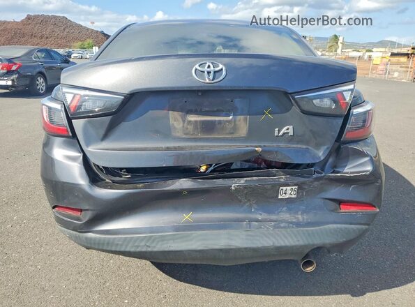 3MYDLBYV4HY155609 2017 TOYOTA YARIS Серый Вид сзади