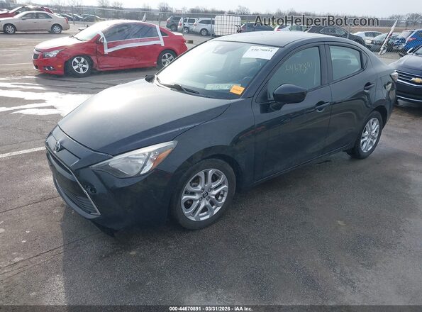 3MYDLBYV4HY166710 2017 TOYOTA YARIS IA Black Vista tres cuartos delantera izquierda